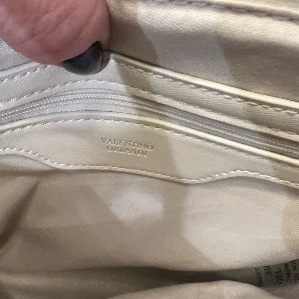 Valentino Orlando gorgeous Quilted Bag withV Lock and Trolly Pocket New with tag - Picture 7 of 12